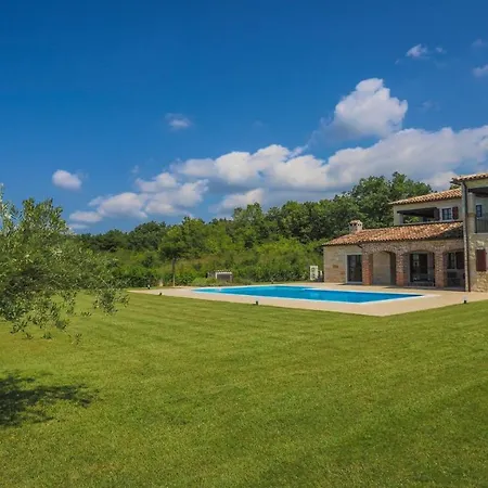 Rozi Villa Zuzici