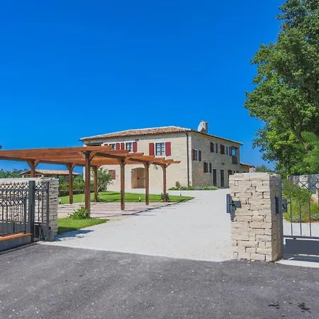 Villa Rozi *