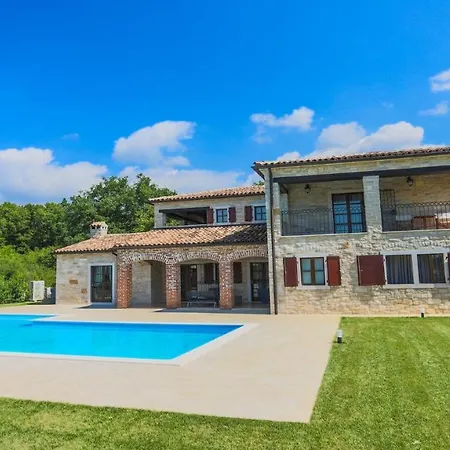 Rozi Villa Zuzici