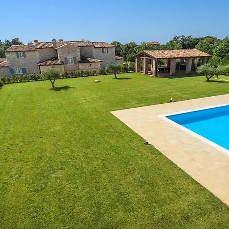 Rozi Villa